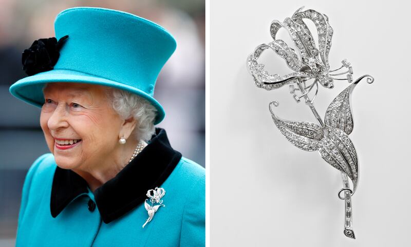 Queen Elizabeth II wearing the Flame-Lily brooch.