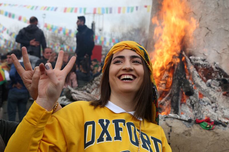 A woman poses with a bonfire during a gathering to celebrate Nowruz, which marks the arrival of spring, in Diyarbakir, Turkey March 21, 2022.  REUTERS / Sertac Kayar