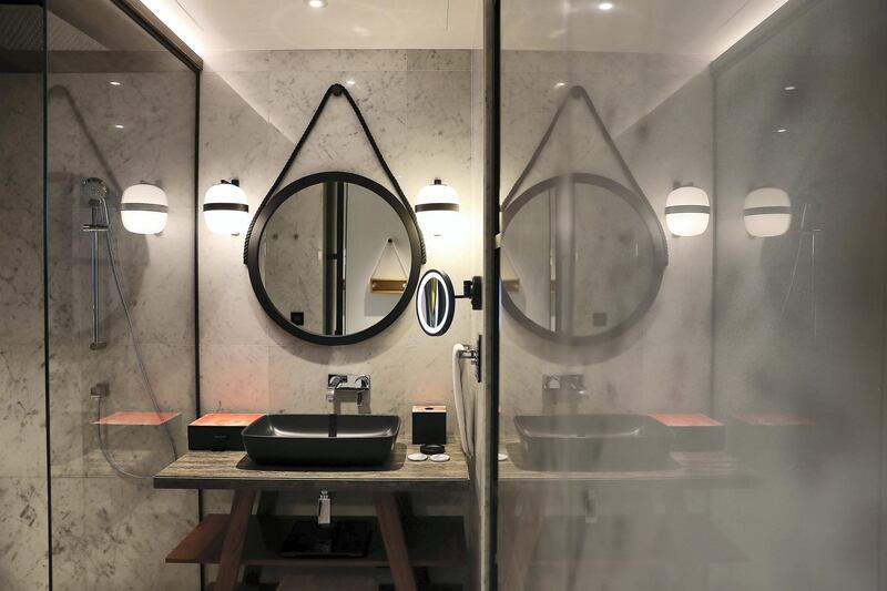 DUBAI , UNITED ARAB EMIRATES , October 17  – 2019 :- Bathroom inside the room at the Andaz Dubai The Palm hotel on Palm Jumeirah in Dubai.  ( Pawan Singh / The National )  For Life Style