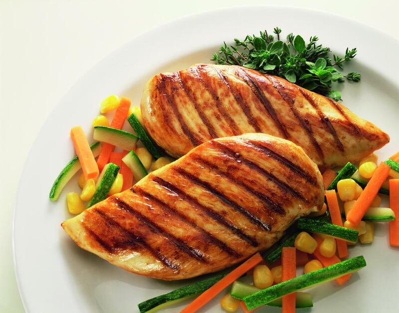 Grilled chicken breast with vegetables