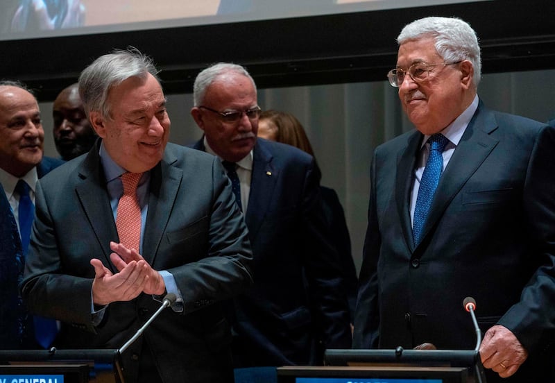 PPalestinian president Mahmud Abbas (R) is applauded by the United Nations Secretary General Antonio Guterres during meeting of the United Nations Group of 77 and China January 15, 2019 at the United Nations in New York.                        The event marked the state of Palestine taking over the chair of the G77 and China. / AFP / Don EMMERT
