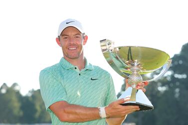 ATLANTA, GEORGIA - AUGUST 28: Rory McIlroy of Northern Ireland celebrates with the FedEx Cup after winning during the final round of the TOUR Championship at East Lake Golf Club on August 28, 2022 in Atlanta, Georgia.    Kevin C.  Cox / Getty Images / AFP
