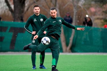 AC Milan's Swedish forward Zlatan Ibrahimovic (R) attends a training session of Swedish league team Hammarby IF at Arsta IP on April 13, 2020 in Stockholm. Sweden OUT / AFP / TT News Agency / Henrik MONTGOMERY
