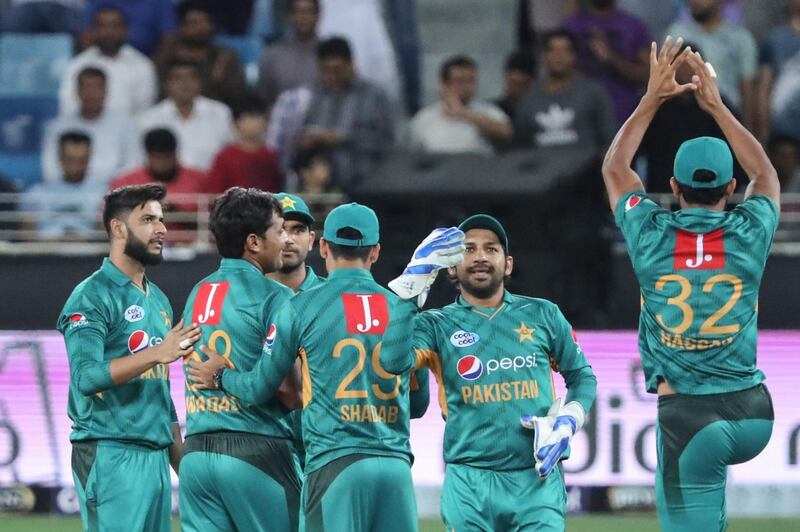 Pakistan's team players celebrate at the end of the T20 cricket match between Pakistan and New Zealand at the Dubai Cricket Stadium in Dubai on November 4, 2018. / AFP / KARIM SAHIB

