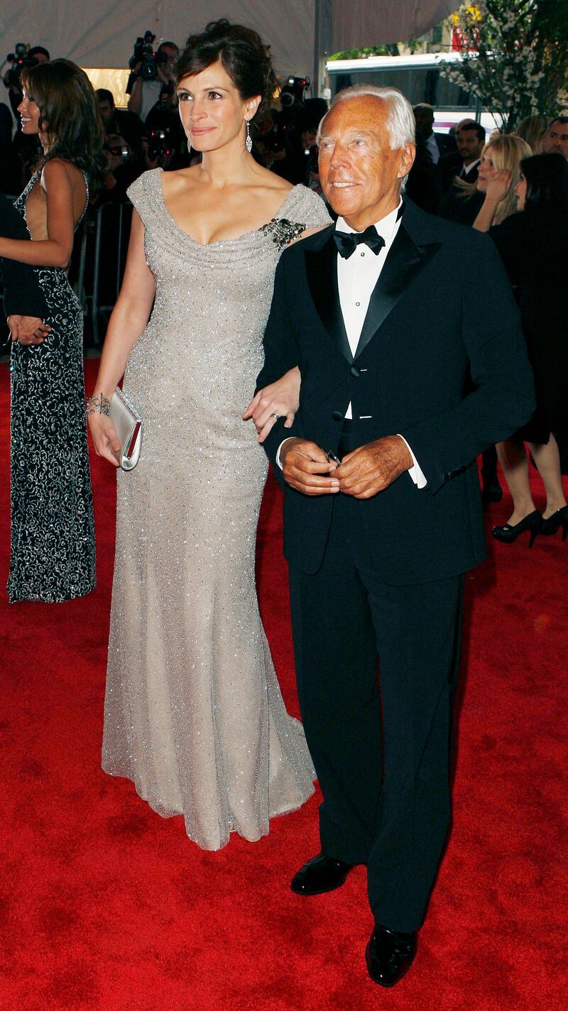 Actress Julia Roberts and fashion designer Giorgio Armani pose as they arrive for the Metropolitan Museum of Art Costume Institute Gala, "Superheroes: Fashion and Fantasy" in New York, May 5, 2008. The event runs from May 7 to September 1 with an opening red-carpet gala on Monday night that was to include former "Batman" star Clooney and actress Roberts.   REUTERS/Lucas Jackson (UNITED STATES)