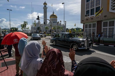 People line the streets outside the Omar Ali Saifuddien Mosque during the 10-day wedding celebrations. AFP