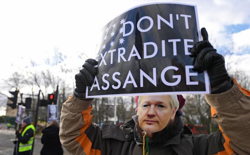 epa08249008 Julian Assange supporters protest outside Woolwich Crown Court in London, Britain, 26 February 2020. Assange is facing extradition to the US on 18 charges and faces up to 175 years in prison if found guilty.  EPA/ANDY RAIN