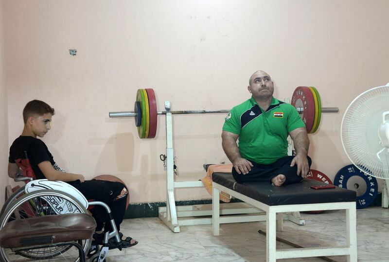 Iraqi paralympic weightlifter Thaer al-Ali rests between training sessions in the northern city of Mosul on August 25, 2018. - Two years ago, the Islamic State group offered two successful Iraqi weightlifters a choice -- either they compete in the Rio Paralympics, or stay in Mosul, then controlled by the jihadists. But there was a big catch: they were to hoist the group's flag instead of the Iraqi national one, and disobeying IS would have left their families back in Mosul at risk of reprisals. (Photo by Zaid AL-OBEIDI / AFP)