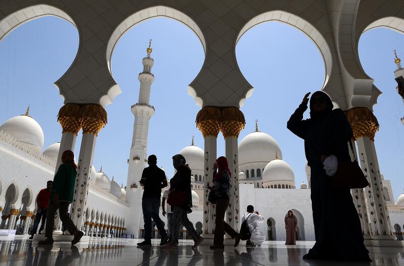 ABU DHABI , UNITED ARAB EMIRATES - JUNE 25 : People visiting at Sheikh Zayed Grand Mosque on the first day of Eid Al Fitr in Abu Dhabi. ( Pawan Singh / The National ) For News. Story by Mina *** Local Caption ***  PS2506- EID AL FITR02.jpg