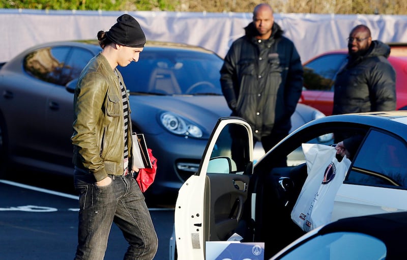 Paris Saint-Germain's Swedish forward Zlatan Ibrahimovic leaves the Camp des Loges center after a training session on February 19, 2013 in Saint-Germain-en-Laye, near Paris.    AFP PHOTO / KENZO TRIBOUILLARD (Photo by KENZO TRIBOUILLARD / AFP)