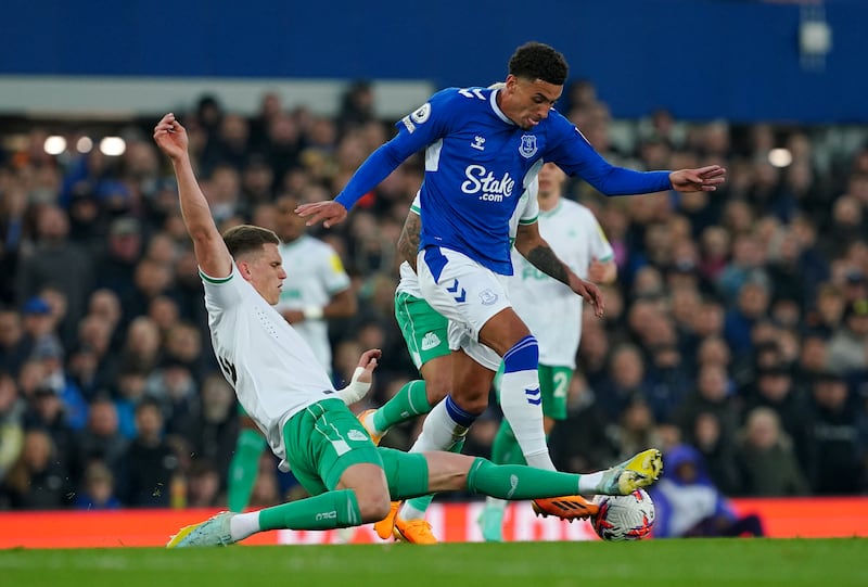 Sven Botman 8: Dutchman never got flustered up against a physical opponent in Calvert-lewin and an aggressive Everton team in general. Quality once again and made some timely challenges and stood up to Everton pressure in first half.