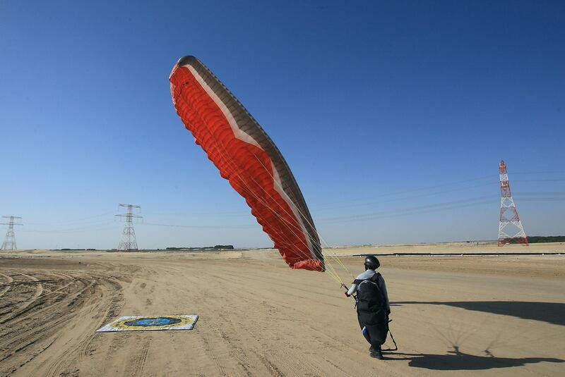 ABU DHABI - UNITED ARAB EMIRATES - 16FEB2013 - Marazmizal Omar paraglider makes a spot landing from a 600m-high manmade hill at Al Wathba area outside Abu Dhabi. Ravindranath K / The National