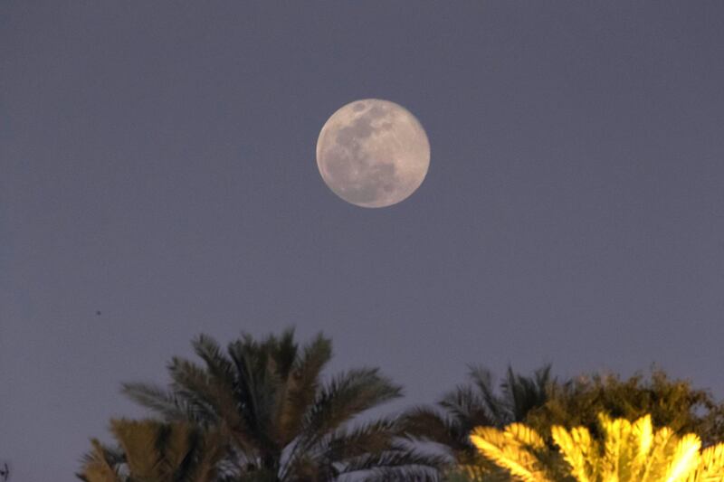 DUBAI, UNITED ARAB EMIRATES. 08 APRIL 2020. super Moon in Dubai. (Photo: Antonie Robertson/The National) Journalist: Standalone. Section: National.