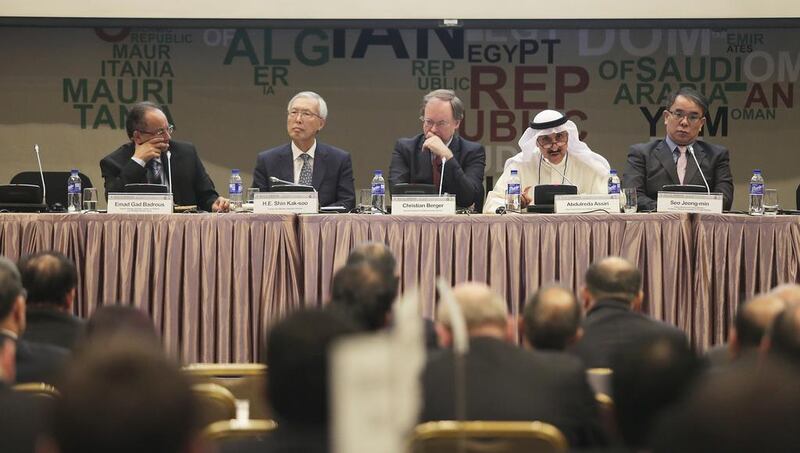 One of the panels at yesterday’s 10th Korea-Middle East Cooperation Forum in Seoul. From left, Emad Badrous, deputy director of Al Ahram Centre for Political and Strategic Studies in Egypt; Shin Kak-soo, Korea’s former vice foreign minister; Christian Berger, director general of the European Union external action service; Dr Abdulreda Assiri, dean of social sciences at the University of Kuwait; and Dr Seo Jeong-min, policy adviser to the Korean foreign ministry. Courtesy the 10th Korea-Middle East Cooperation Forum in Seoul