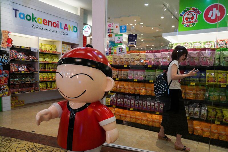 A tourist shops inside a Taokaenoi Land shop at a department store in Bangkok, Thailand, May 2, 2018. Picture taken May 2, 2018. REUTERS/Athit Perawongmetha