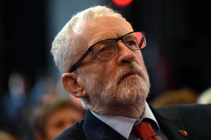 Britain's main opposition Labour Party leader Jeremy Corbyn listens as Britain's main opposition Labour Party shadow Chancellor of the Exchequer John McDonnell delivers a speech on the economy, in Liverpool north west England on November 7, 2019, during their general election campaign. Britain goes to the polls on December 12 to vote in a pre-Christmas general election. / AFP / Oli SCARFF                          
