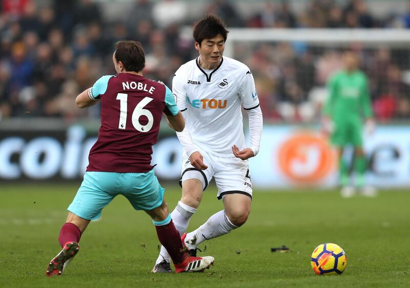 Centre midfield: Ki Sung-Yeung (Swansea) – Broke the deadlock against West Ham as Swansea, seemingly doomed, won 4-1 to take another step towards surviving. Christopher Lee / Getty Images