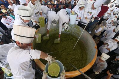 Volunteers from a culinary school mix mashed avocados as they attempt to set a new Guinness World Record for the largest serving of guacamole in Concepcion de Buenos Aires, Jalisco, Mexico September 3, 2017. REUTERS/Fernando Carranza     TPX IMAGES OF THE DAY