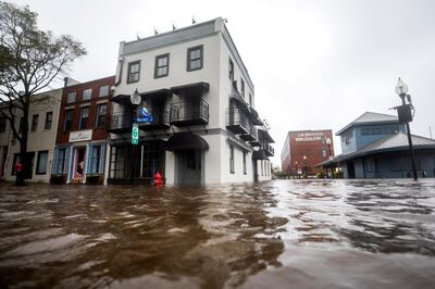 epa07021279 High waters flood Market and Water Streets as Hurricane Florence comes ashore in Wilmington, North Carolina USA, 14 September 2018. Hurricane Florence has been downgraded to a category 1 storm on the Saffir-Simpson Hurricane Wind Scale, though is still expected to bring a storm surge with heavy flooding to the Carolinas.  EPA/JIM LO SCALZO