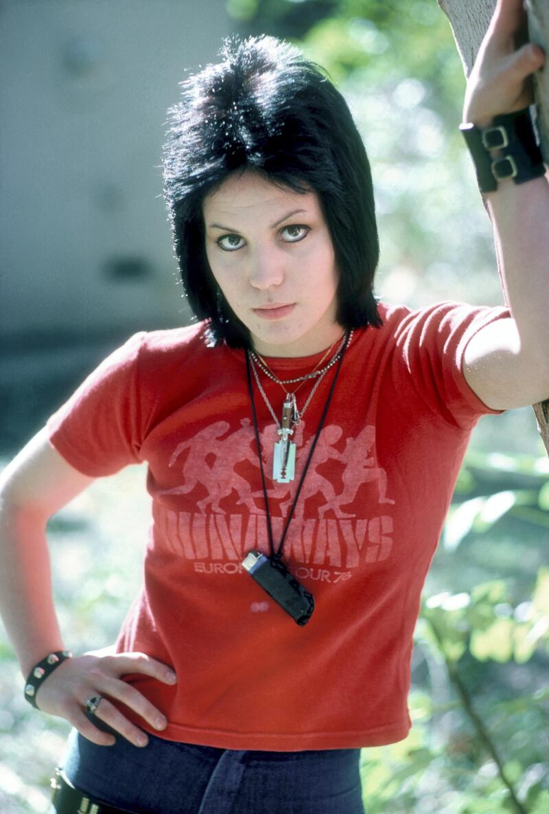 LOS ANGELES - DECEMBER 1976: Guitarist Joan Jett of the rock band "The Runaways" poses for a portrait by her family's home in Canoga Park just outside Los Angeles, CA in 1977. (Photo by Michael Ochs Archives/Getty Images) 