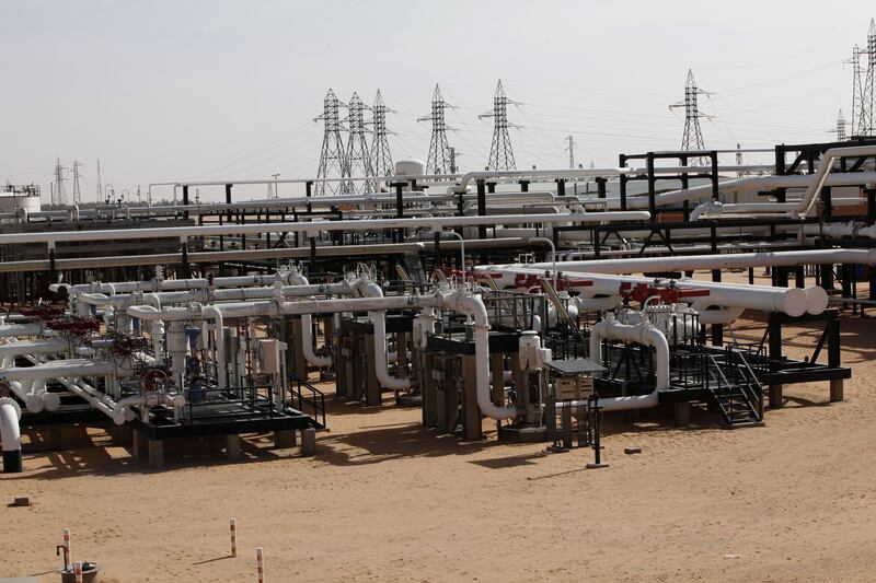 FILE PHOTO: Pipes are pictured at the El Sharara oilfield December 3, 2014.  REUTERS/Ismail Zitouny/File Photo