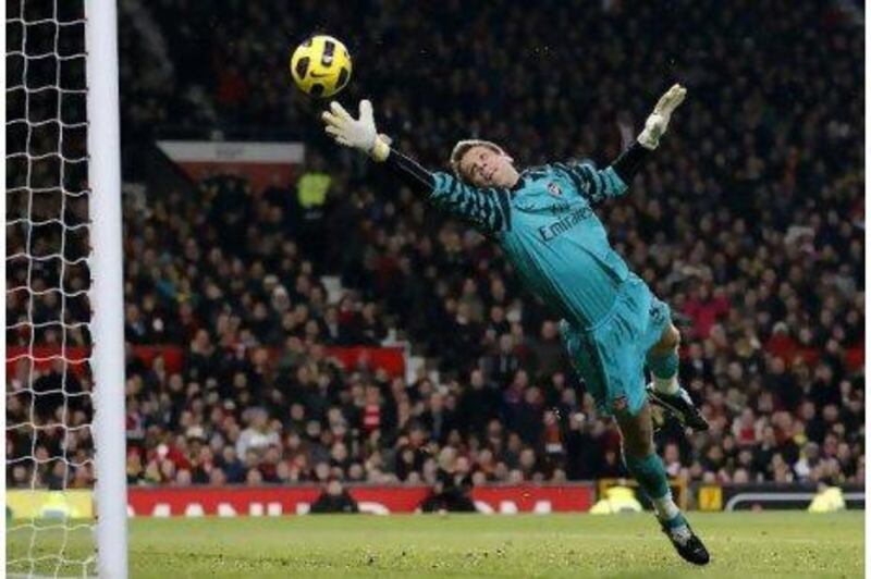 Wojciech Szczesny pulled off a string of fine saves on his Arsenal debut against Manchester United.