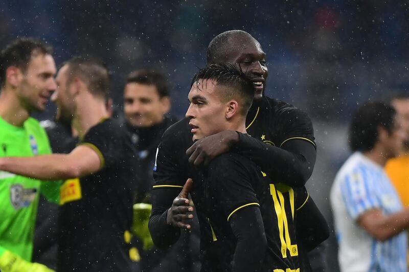 Inter Milan's Argentinian forward Lautaro Martinez (C-L) celebrates with Inter Milan's Belgian forward Romelu Lukaku (C-R) at the end of the Italian Serie A football match between Inter Milan and SPAL on December 1, 2019, at the San Siro stadium in Milan.  / AFP / MIGUEL MEDINA
