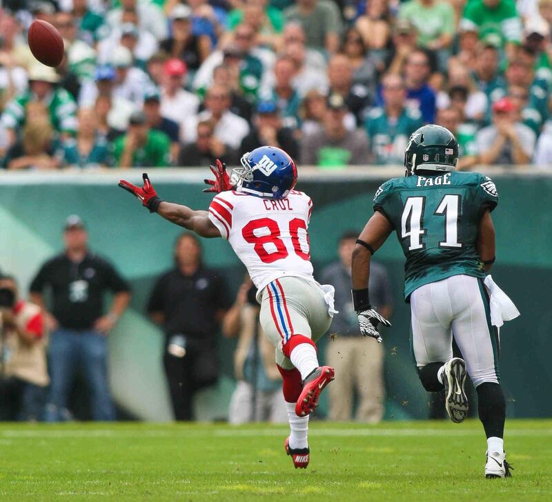 New York Giants widereceiver Victor Cruz comes up short as Giants quarterback Eli Manning over throws the pass in the first quarter of an NFL football game against the New York Giants, Sunday, Sept. 25, 2011 in Philadelphia. Giants won 29-16. (AP Photo/The Wilmington News-Journal, Suchat Pederson) *** Local Caption ***  Giants Eagles Football.JPEG-0a762.jpg