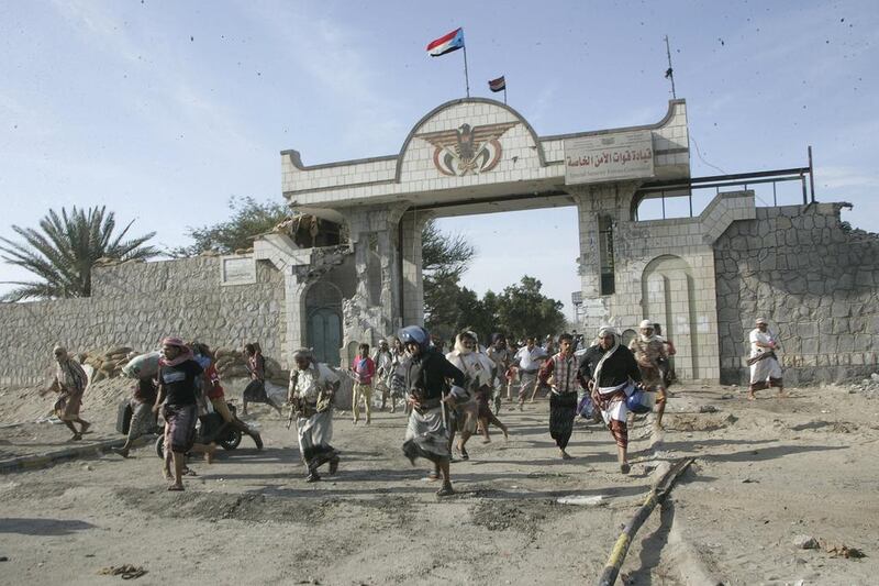 Militiamen loyal to Yemen's president Abdrabu Mansur Hadi loot special forces barracks in the southern port city of Aden on March 19, 2015. Yaser Hasan/Reuters