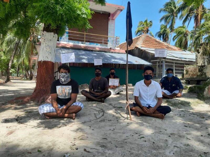 Residents organised a 12-hour hunger strike and held underwater protests by holding placards reading Save Lakshadweep and Remove Patel. Photo: Sayyid Mohammed Anees PP