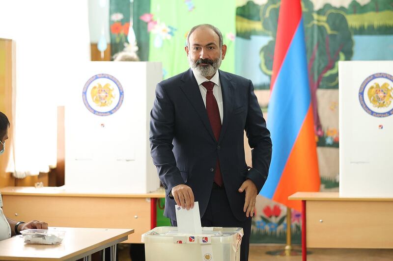 epa09287747 Armenian Prime Minister Nikol Pashinyan casts his ballot at a polling station in Yerevan, Armenia, 20 June 2021. Armenians headed to the polls for early parliamentary election in which candidates Prime Minister Nikol Pashinyan and former President Robert Kocharyan are considered the favorites. The early parliamentary election caused by a political crisis in the country after defeat in the Nagorno-Karabakh conflict with Azerbaijan.  EPA/ARMENIAN PRIME MINISTER PRESS SERVICE / POOL