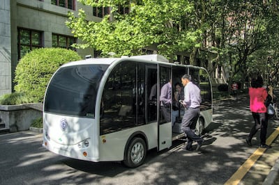 This photo taken on May 8, 2018 shows passengers getting on a self-driving minibus at Shanghai Jiao Tong University in Shanghai.
The bus is on a trial operation at the campus running along a fixed route with four stops. Passengers are able to book the bus by scanning a QR code with their smartphones. / AFP PHOTO / - / China OUT