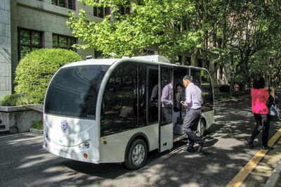 This photo taken on May 8, 2018 shows passengers getting on a self-driving minibus at Shanghai Jiao Tong University in Shanghai.
The bus is on a trial operation at the campus running along a fixed route with four stops. Passengers are able to book the bus by scanning a QR code with their smartphones. / AFP PHOTO / - / China OUT