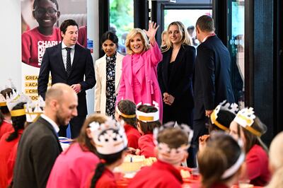 US First Lady Jill Biden (C) arrives with Akshata Murty, wife of Britain's Prime Minster (2nd L), her grand daughter Finnegan Biden (R) at the Charles Dickens Primary School. AFP