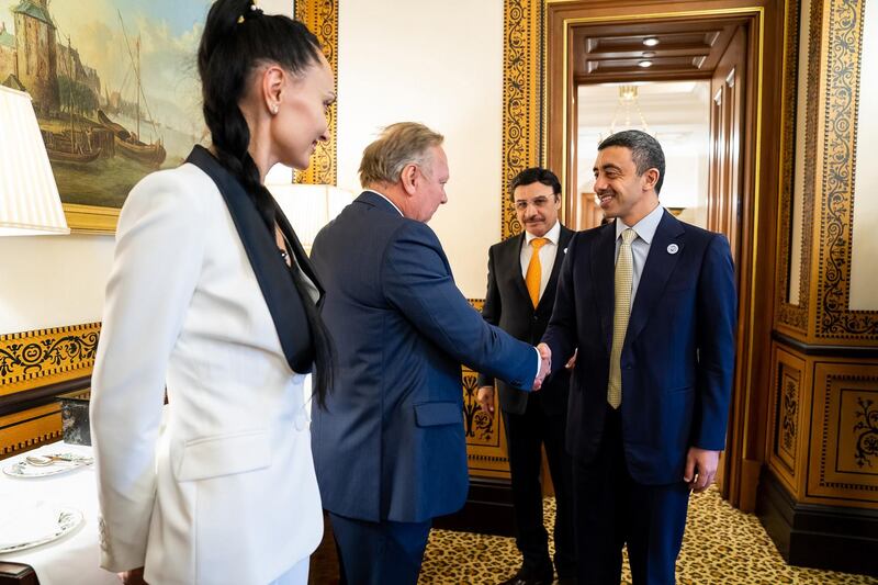 H.H. Sheikh Abdullah bin Zayed Al Nahyan, Minister of Foreign Affairs and International Cooperation, has met with a delegation of British investors, as part of his official visit to Britain. MOFAAIC / Wam