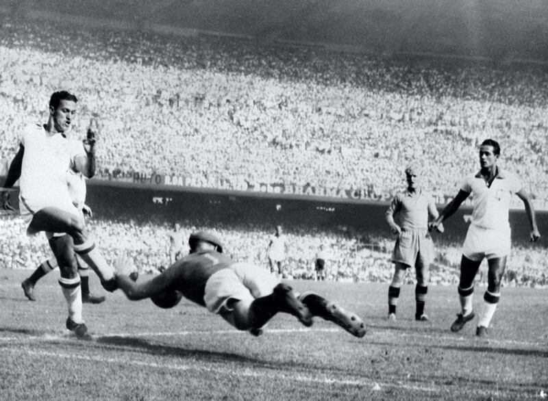 TO GO WITH AFP 2010 WORLD CUP PACKAGE IN ARABIC
(FILES) A picture taken on July 9, 1950 shows Swedish goalkeeper Kalle Svensson diving to block the ball in front of Brazilian forward Ademir during their World Cup final round football match in Rio de Janeiro. Ademir scored four goals as Brazil beat Sweden 7-1. Ademir finished the competition as the leading scorer with 8 goals, but Brazil lost in the final to Uruguay (1-2) in front of 200,000 fans at Maracana stadium in Rio de Janeiro on July 16. AFP PHOTO/- (Photo by AFP)