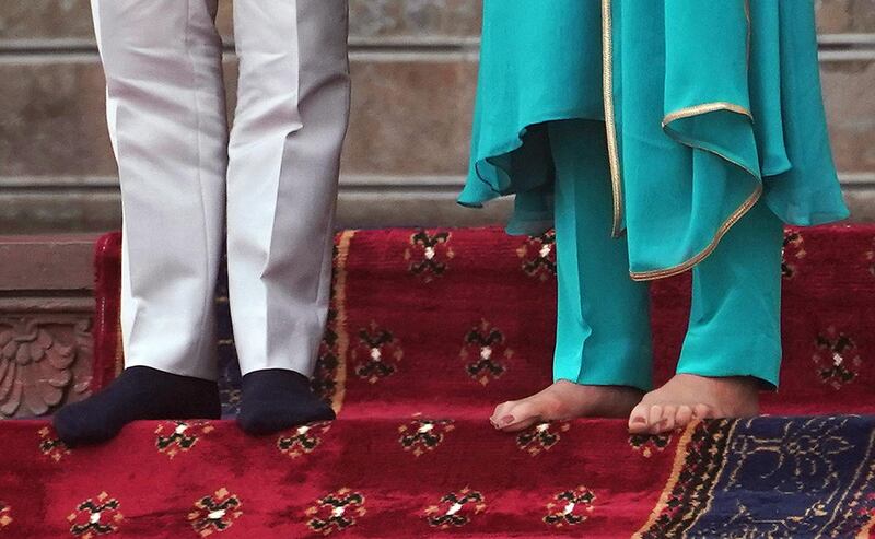 Britain's Prince William, Duke of Cambridge (L) and Catherine, Duchess of Cambridge visit Badshahi Mosque in Lahore, Pakistan, 17 October 2019. The royal couple is on an official five-day visit to Pakistan.  EPA