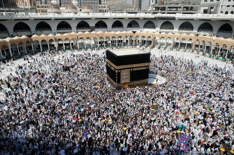 Muslim pilgrims from all around the world circle around the Kaaba at the Grand Mosque, in the Saudi city of Mecca on September 14, 2016. 
More than 1.8 million faithful from around the world have been attending the annual pilgrimage which officially ends on September 15. / AFP PHOTO / AHMAD GHARABLI