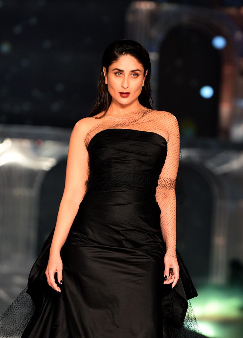 In this picture taken on August 25, 2019 Bollywood actress Kareena Kapoor Khan presents a creation by designers Gauri and Kanika during a fashion show at Lakme Fashion Week (LFW) Winter Festive 2019 in Mumbai. XGTY / RESTRICTED TO EDITORIAL USE
 / AFP / Sujit Jaiswal / XGTY / RESTRICTED TO EDITORIAL USE
