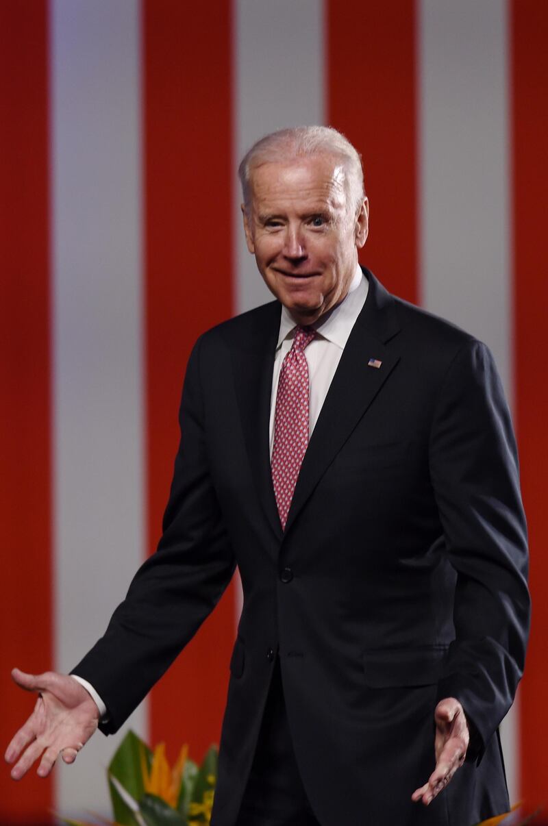 epa05432819 US Vice President Joe Biden reacts to tripping on a step before delivering his policy address on the future of the US-Australia relationship, in Sydney, New South Wales, Australia, 20 July 2016. Biden is on a four-day visit to Australia as part of a tour of the Pacific.  EPA/PAUL MILLER AUSTRALIA AND NEW ZEALAND OUT