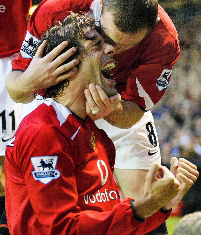 Manchester United's Ruud Van Nistelrooy (L) celebrates with teammate Wayne Rooney after scoring a penalty kick against Arsenal during their Premiership football game at Old Trafford in Manchester, England, 24 October, 2004. Manchester won 2-0.    UK OUT   AFP PHOTO/MAGI HAROUN       NO TELCOS, WEBSITES SUBJECT TO DESCRIPTION OF LICENCE WITH FAPL AT WWW.FAPLWEB.COM (Photo by MAGI HAROUN / AFP)