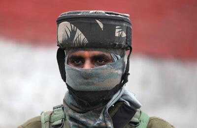 epa08113779 An Indian paramilitary soldier stands guard during a foreign delegation's visit in Srinagar, Kashmir, India, 09 January 2020. A 16-member delegation is visiting Kashmir to assess the ground situation. This is the second visit of foreign delegations to Kashmir since the abrogation of Article 370 on 05 August 2019.  EPA/FAROOQ KHAN