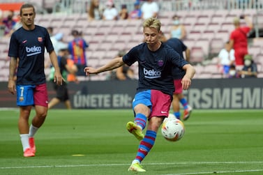 Barcelona's Dutch midfielder Frenkie De Jong warms up before the Spanish League football match between FC Barcelona and Getafe CF at the Camp Nou stadium in Barcelona on August 29, 2021.  (Photo by LLUIS GENE  /  AFP)