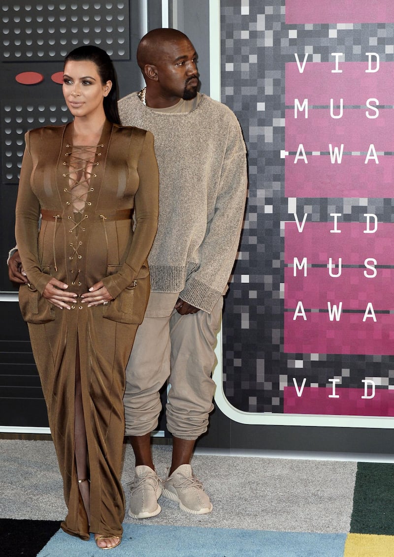 epa04906135 Recording artist Kanye West (R) and TV personality Kim Kardashian (L) arrive on the red carpet for the 32nd MTV Video Music Awards at the Microsoft Theater in Los Angeles, California, USA, 30 August 2015.  EPA/PAUL BUCK