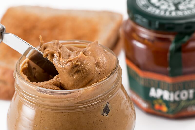 Long-roasted peanut butters have a dark colour and complex flavour, while those made from raw nuts are lighter in taste and colour. Photo: Steve Buissinne / Pixabay