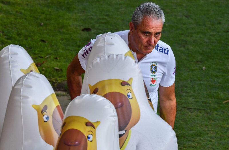 Brazil's coach Tite takes part in a training session in Belo Horizonte, Brazil on July 1, 2019 on the eve of the Copa America semifinal football match against Argentina.  / AFP / NELSON ALMEIDA
