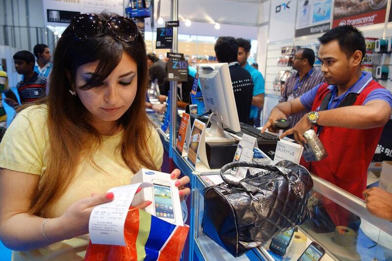 Shoppers buy smartphones at the Abu Dhabi Electronics Shopper show at ADNEC. Delores Johnson / The National