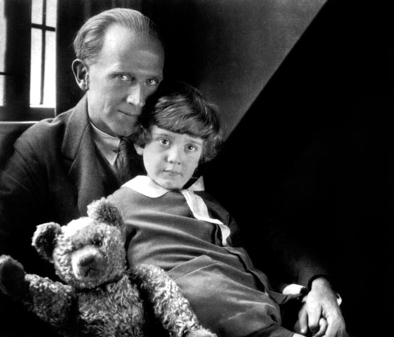 UNSPECIFIED - OCTOBER 09:  The English novelist Alan Alexander Milne (1882-1956) author of the story Winnie the Pooh, here with his son Christopher Robin Milner (1920-1996), photo by Howard Coster, 1926 - English novelist Alan Alexander Milne who wrote the story of Winnie the Pooh (1926) here with his son Christopher Robin Milner, picture by Howard Coster, 1926 - father and child father and child  (Photo by Apic/Getty Images)