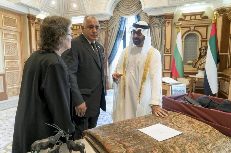 ABU DHABI, UNITED ARAB EMIRATES - October 21, 2018: HH Sheikh Mohamed bin Zayed Al Nahyan, Crown Prince of Abu Dhabi and Deputy Supreme Commander of the UAE Armed Forces (R), receives a gift from HE Boyko Borisov, Prime Minister of Bulgaria (C), during a reception held at the Presidential Palace.

( Rashed Al Mansoori / Crown Prince Court - Abu Dhabi )
---
