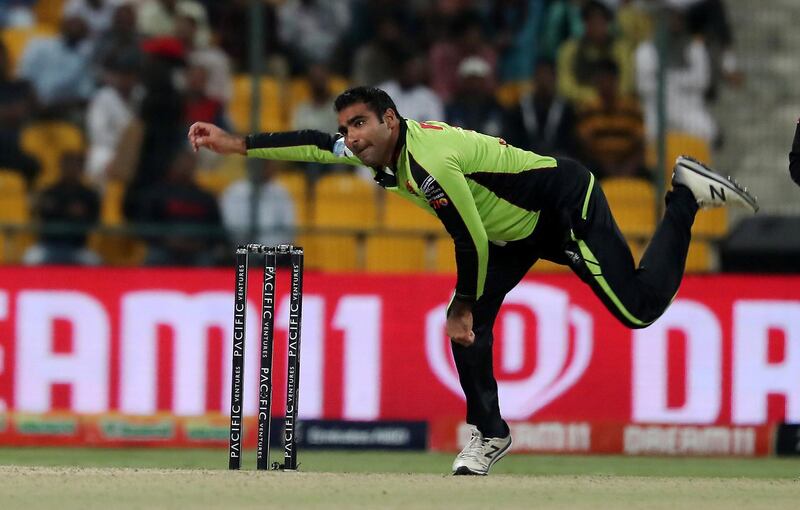 
ABU DHABI , UNITED ARAB EMIRATES , Nov 21 – 2019 :- Sultan Ahmed of Qalandars bowling during the Abu Dhabi T10 Cricket match between Karnataka Tuskers vs Qalandars at Sheikh Zayed Cricket Stadium in Abu Dhabi. ( Pawan Singh / The National )  For Sports. Story by Paul
